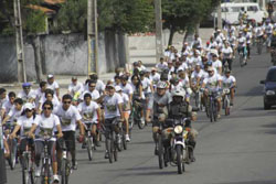 Os participantes do evento seguiram do bairro de Fátima até o Parque do Cocó na manhã de ontem (Foto: MAURI MELO)
