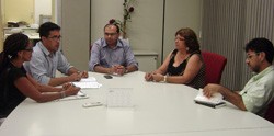 Marizainha (Suplente da Diretoria APEOC), Anízio Melo (Diretor Financeiro APEOC), Idilvan Alencar (Secretário Executivo da SEDUC), Maria da Penha (Presidente APEOC) e Fábio Lopes (Secretário APEOC)