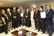 Assembleia intermedeia negociações entre Governo do Estado e APEOC